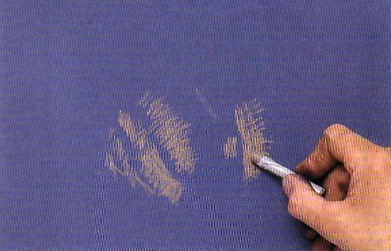Рисуем карандашом и пастелью кулак руки шаг 1